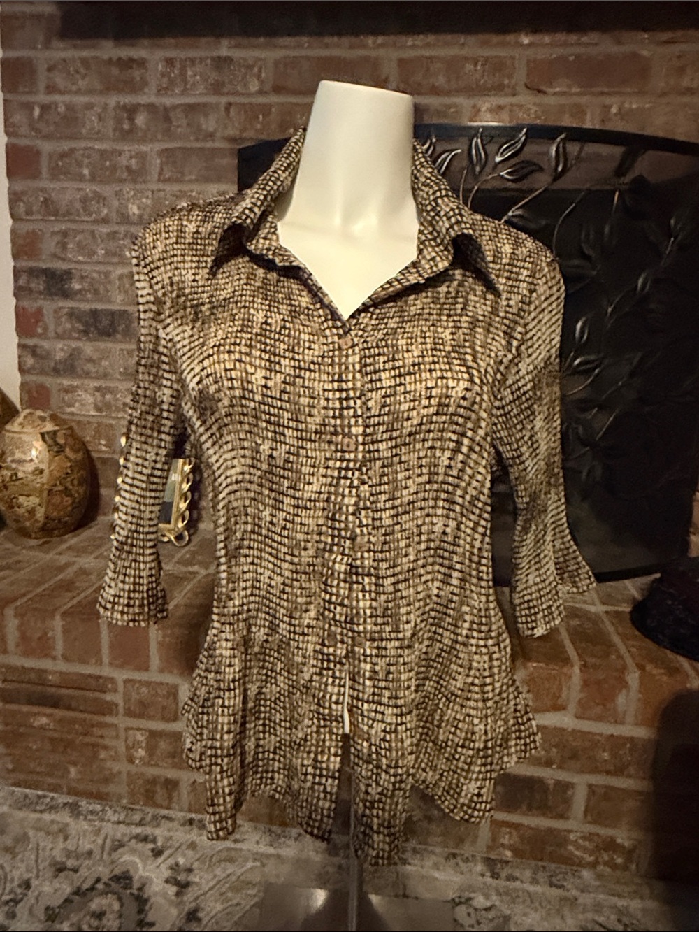 Essentials by Milano Petite PXL Brown Black Abstract Plissé Button Front Blouse